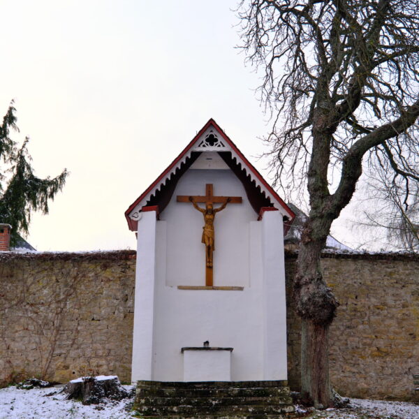 UMG_Kalvarienkreuz_Mauer2