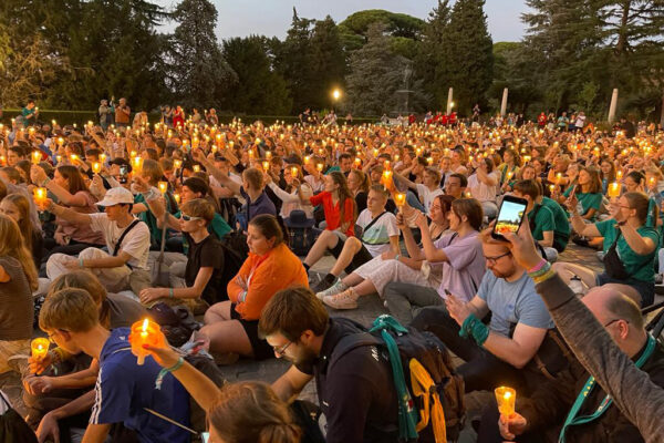 romwallfahrt-messdiener-abengottesdienst-lourdes-grotte-vatikanische-gaerten-foto-p-wieslaw-2